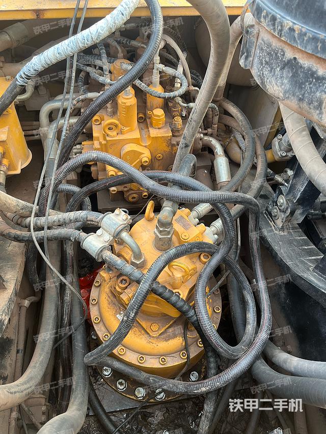 回转马达和主控阀（整机外观）