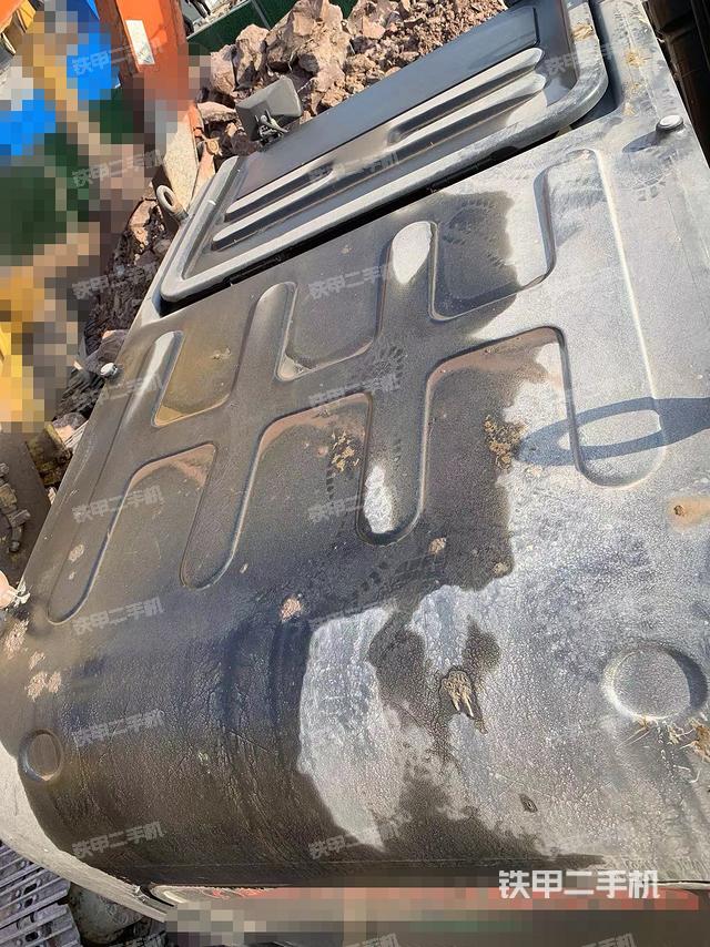 駕駛室頂部（整機外觀）