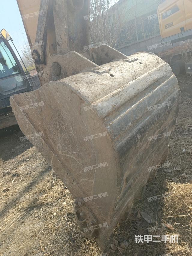 铲斗右后整体（工作和回转装置）