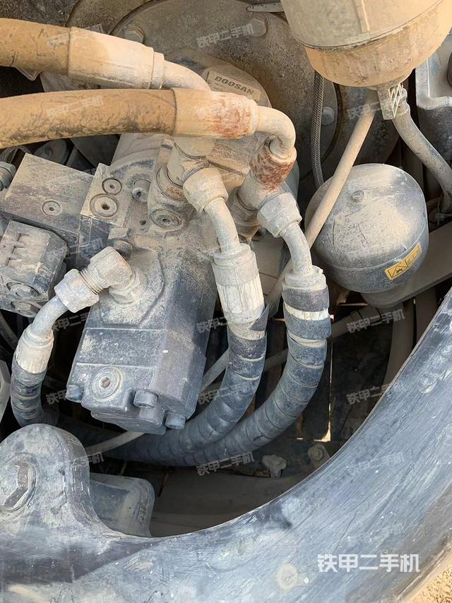 液壓泵艙室正面整體（整機(jī)外觀）