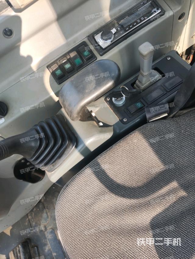 座椅右側控制臺/鑰匙門/油門/含右手柄（駕駛室部分）