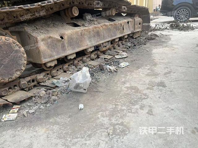 單側(cè)履帶整體(整機(jī)外觀) 單側(cè)履帶整體(整機(jī)外觀)
