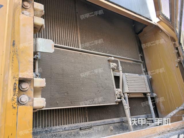 散熱器正面(大件艙室) 散熱器正面(大件艙室)