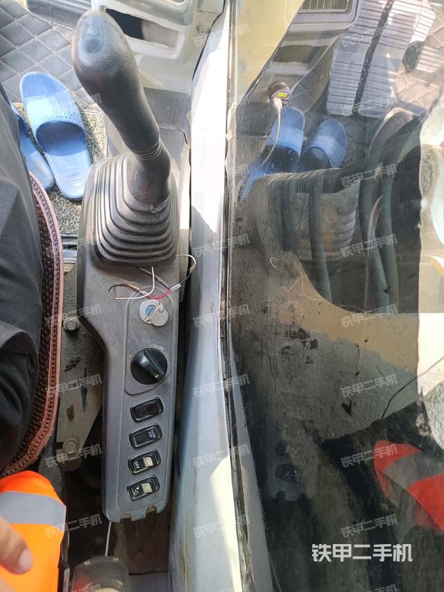 座椅右側(cè)控制臺/鑰匙門/油門/含右手柄（駕駛室部分）