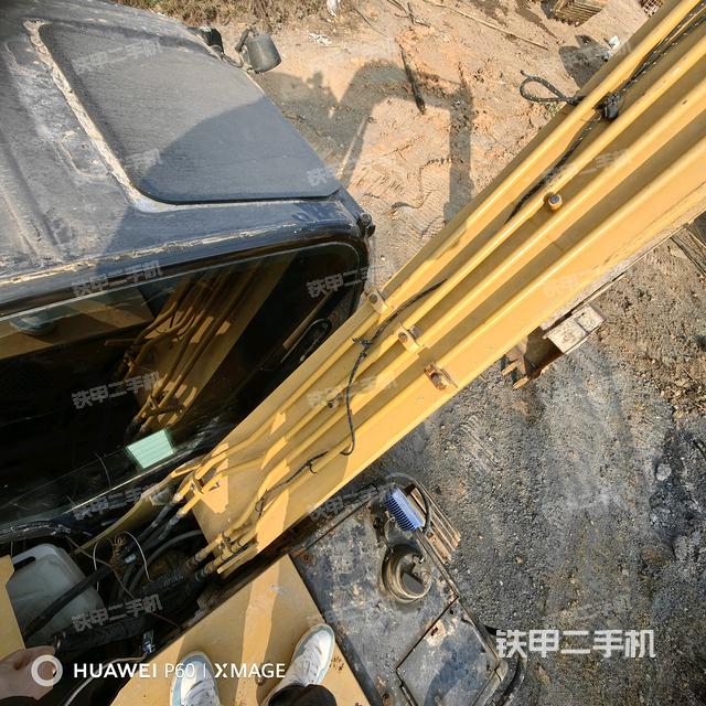 大臂背部俯視(工作和回轉(zhuǎn)裝置) 大臂背部俯視(工作和回轉(zhuǎn)裝置)