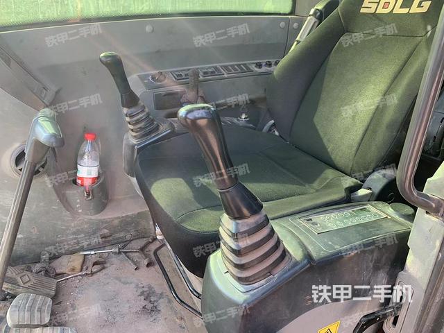 駕駛室整體（整機外觀）