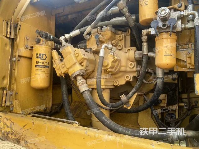 液壓泵艙室正面整體(整機(jī)外觀) 液壓泵艙室正面整體(整機(jī)外觀)