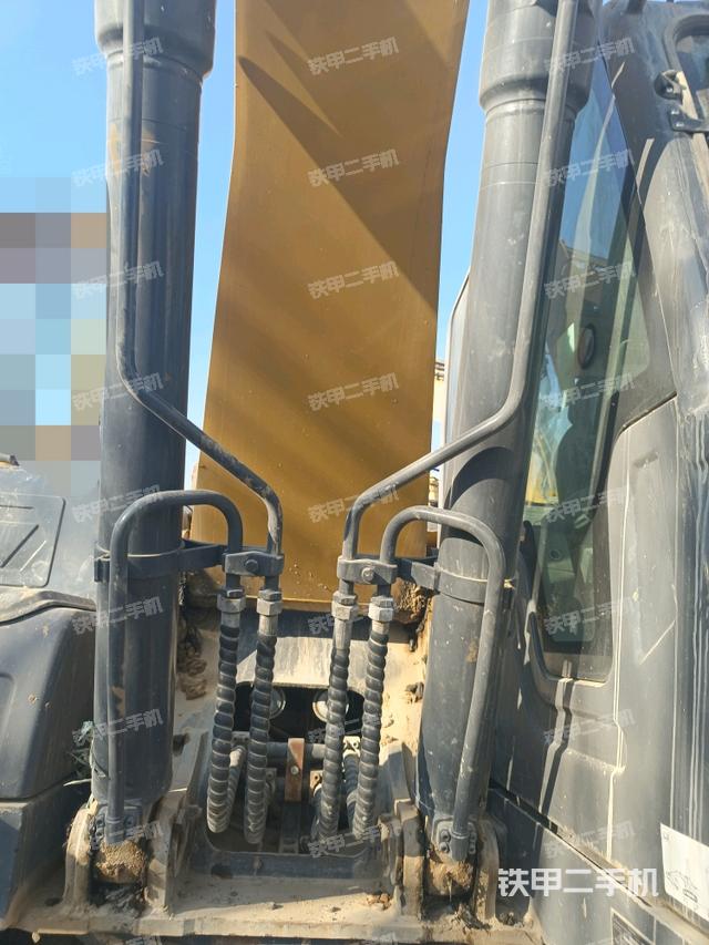 大臂油缸整体 竖拍（工作和回转装置）