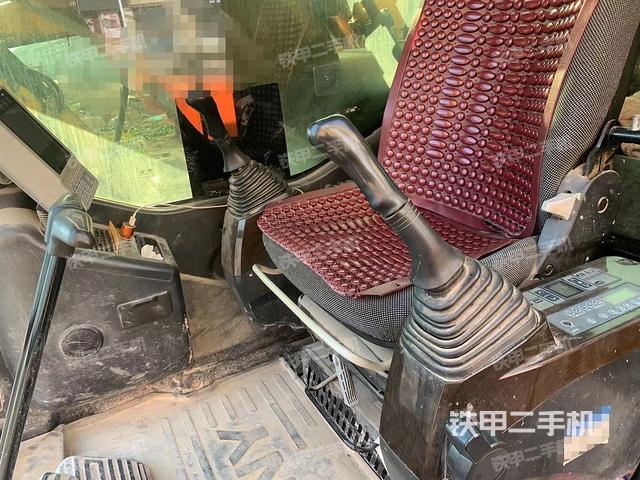 駕駛室整體（整機外觀）