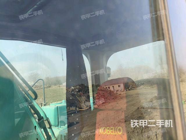 座椅左側(cè)控制臺/音響/含左手柄(駕駛室部分) 座椅左側(cè)控制臺/音響/含左手柄(駕駛室部分)