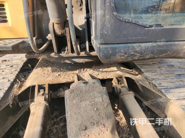 轉(zhuǎn)盤和下車架正前（工作和回轉(zhuǎn)裝置）