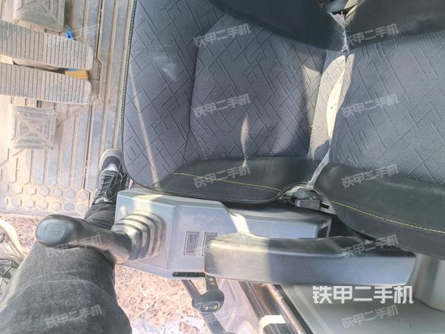 座椅左侧控制台/音响/含左手柄（驾驶室部分）