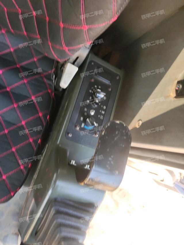 座椅左側控制臺/音響/含左手柄（駕駛室部分）