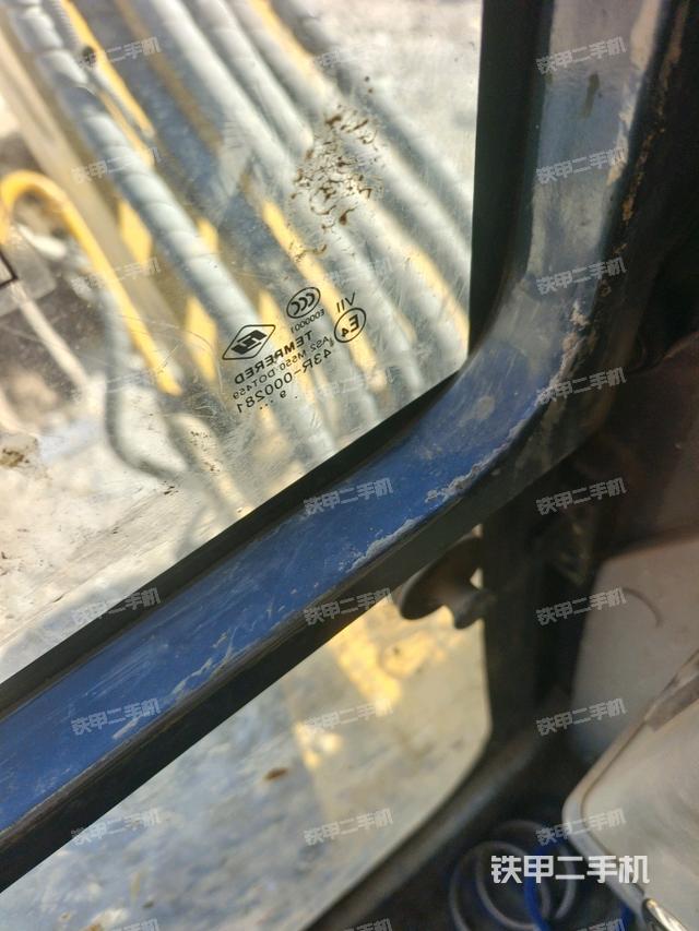 左后方玻璃角標(biāo)（駕駛室部分）