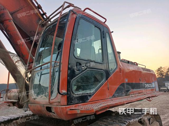 駕駛室左前45度（駕駛室部分）