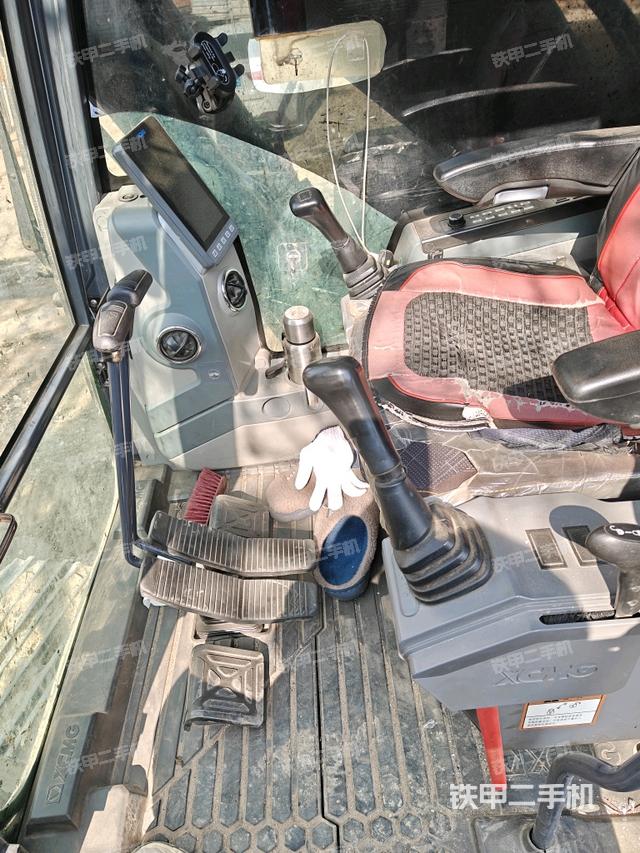 座椅右側(cè)控制臺(tái)/鑰匙門(mén)/油門(mén)/含右手柄（駕駛室部分）