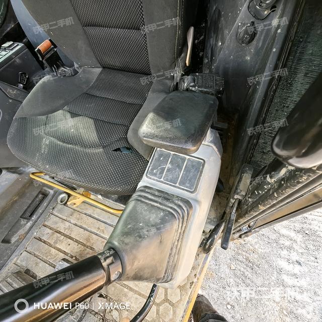 座椅左側(cè)控制臺/音響/含左手柄(駕駛室部分) 座椅左側(cè)控制臺/音響/含左手柄(駕駛室部分)