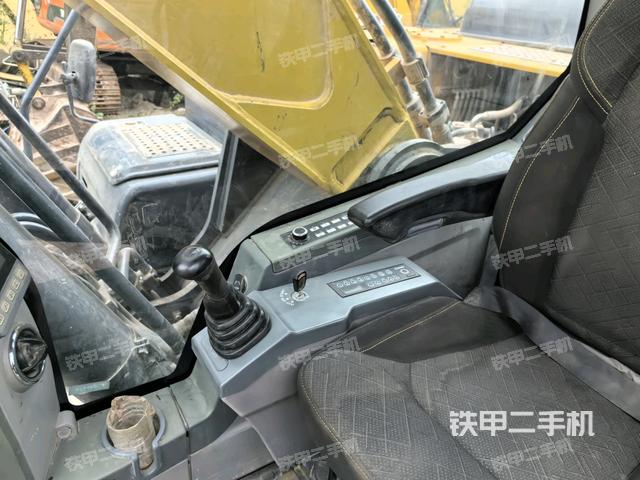 座椅右側(cè)控制臺/鑰匙門/油門/含右手柄（駕駛室部分）