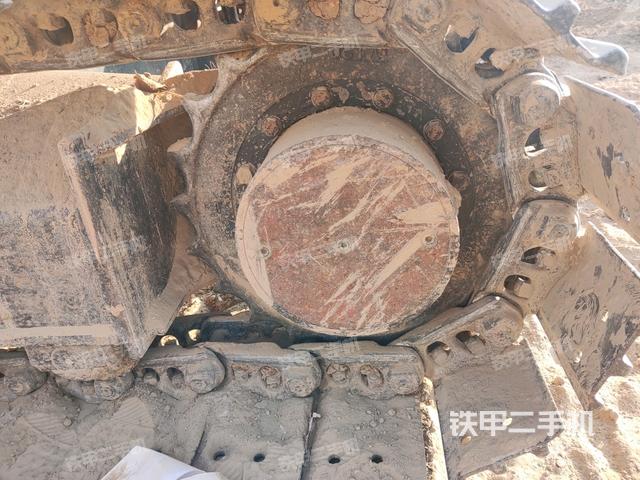 左驅(qū)動輪（行走機(jī)構(gòu)）