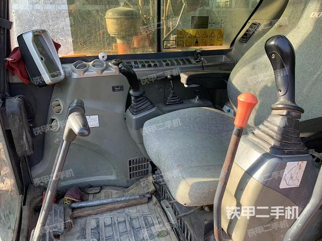 駕駛室整體（整機(jī)外觀）