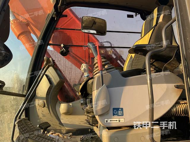 駕駛室正側(cè)（駕駛室部分）