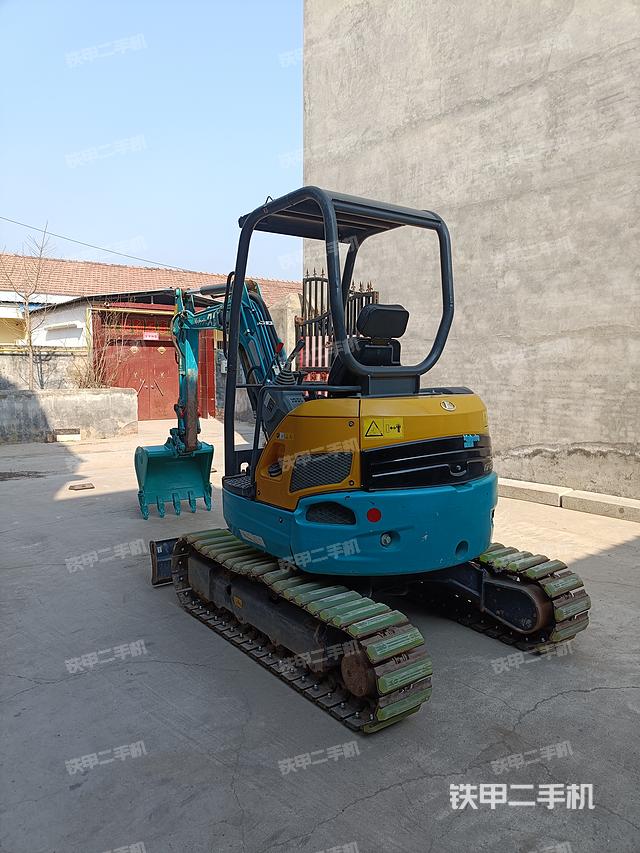 驾驶室顶部（整机外观）