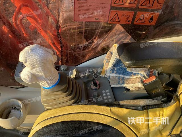 座椅右側(cè)控制臺/鑰匙門/油門/含右手柄（駕駛室部分）