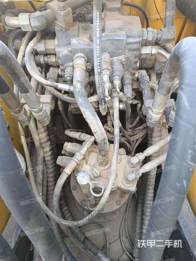 回轉(zhuǎn)馬達和主控閥（整機外觀）