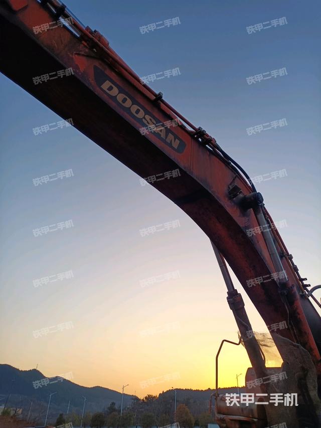 大臂整體?右側（工作和回轉裝置）