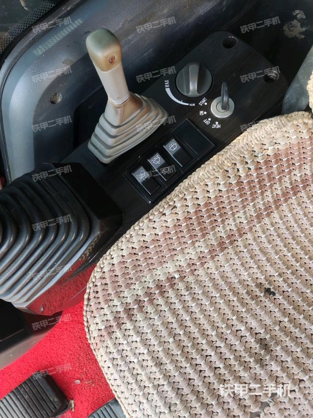 座椅右側(cè)控制臺/鑰匙門/油門/含右手柄（駕駛室部分）