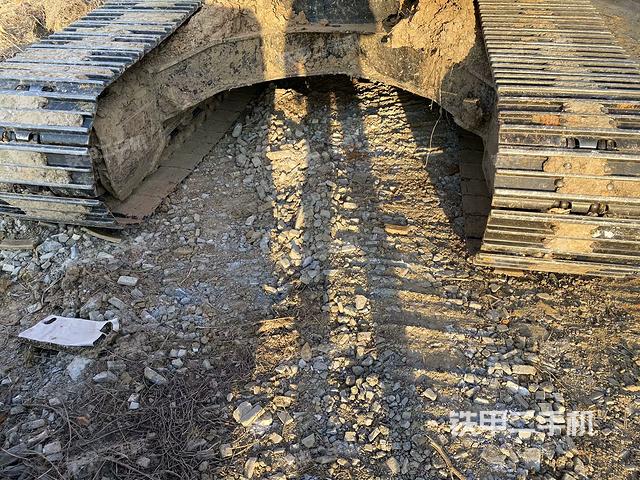 轉(zhuǎn)盤和下車架正前（工作和回轉(zhuǎn)裝置）