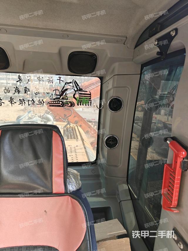 左后方玻璃角標(biāo)（駕駛室部分）