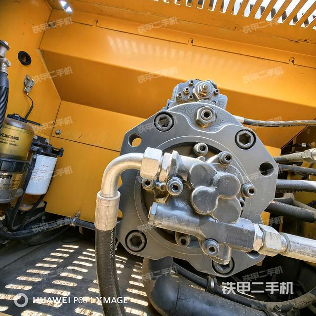液壓泵艙室正面整體(整機外觀) 液壓泵艙室正面整體(整機外觀)