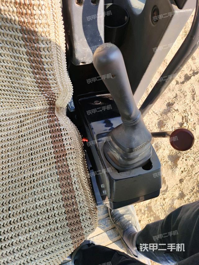 座椅左側控制臺/音響/含左手柄（駕駛室部分）