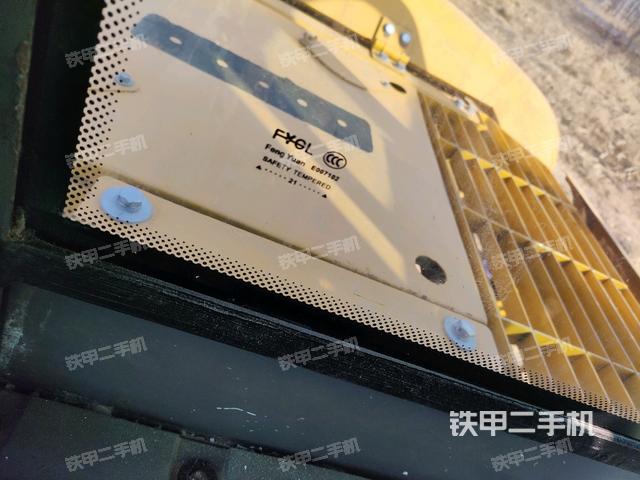 后窗玻璃角標（駕駛室部分）