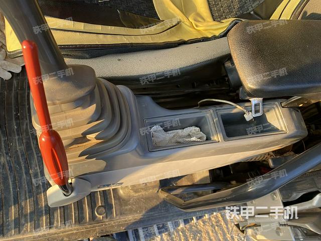 座椅左側(cè)控制臺/音響/含左手柄（駕駛室部分）