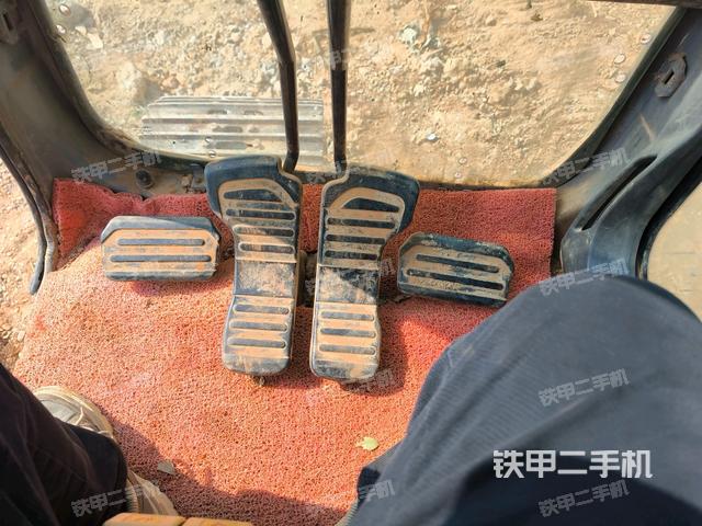 后窗玻璃角標(biāo)(駕駛室部分) 后窗玻璃角標(biāo)(駕駛室部分)