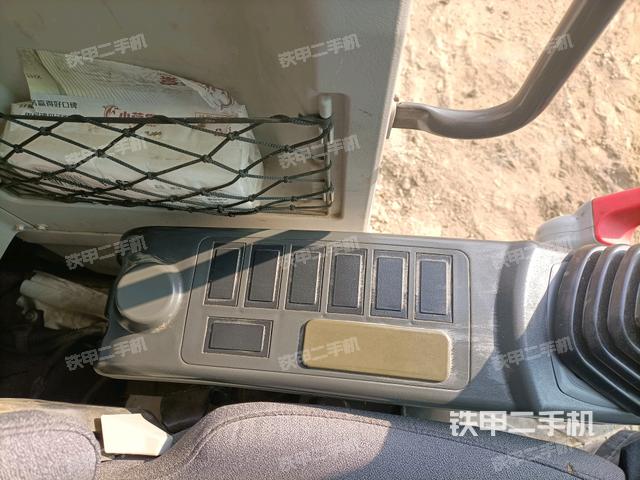 座椅左側控制臺/音響/含左手柄（駕駛室部分）