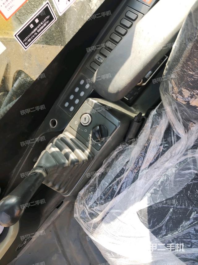 座椅右側控制臺/鑰匙門/油門/含右手柄（駕駛室部分）