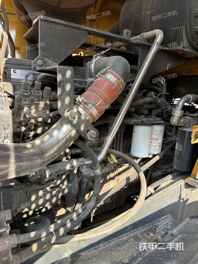 發(fā)動(dòng)機(jī)左側(cè)（整機(jī)外觀及大件）