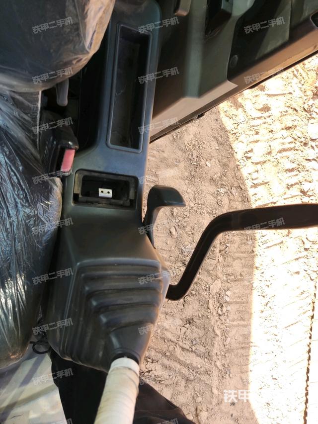 座椅左側控制臺/音響/含左手柄（駕駛室部分）