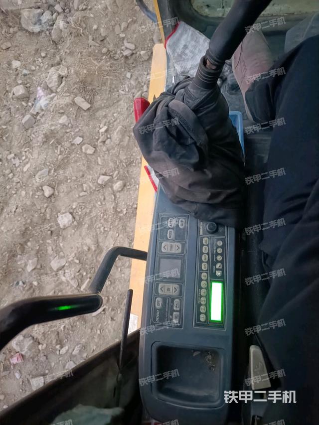 座椅左側(cè)控制臺(tái)/音響/含左手柄（駕駛室部分）