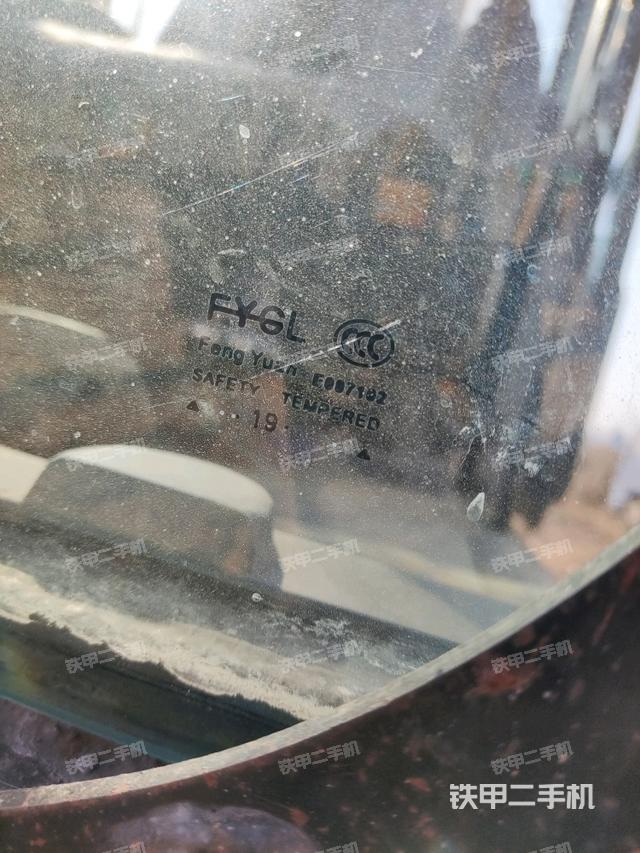 后窗玻璃角標（駕駛室部分）