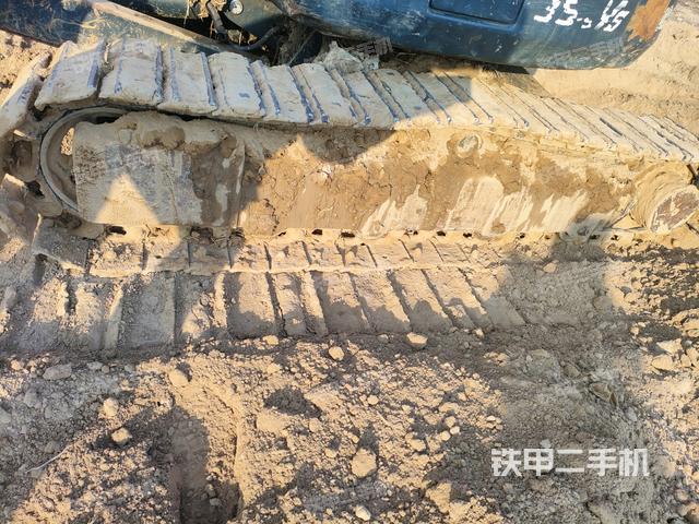 單側(cè)履帶整體(整機(jī)外觀) 單側(cè)履帶整體(整機(jī)外觀)