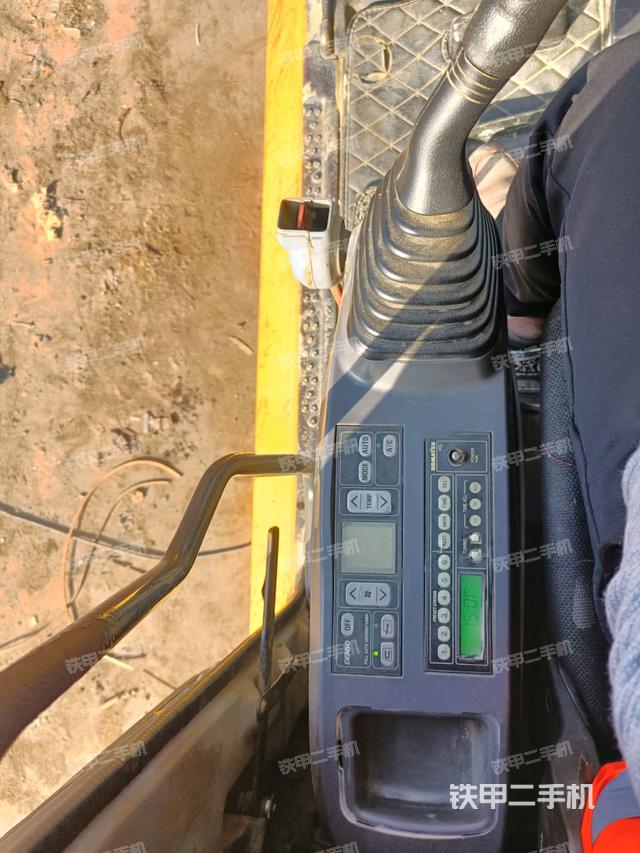 座椅左側(cè)控制臺/音響/含左手柄（駕駛室部分）