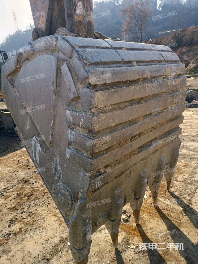 鏟斗右后整體（工作和回轉(zhuǎn)裝置）