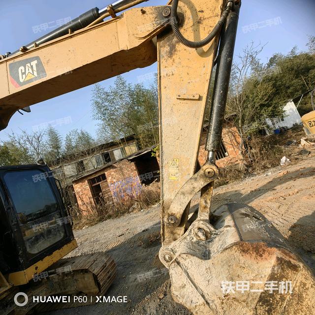 鏟斗右后整體(工作和回轉(zhuǎn)裝置) 鏟斗右后整體(工作和回轉(zhuǎn)裝置)