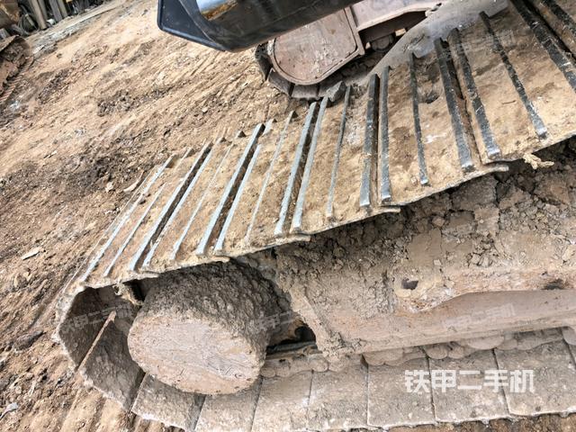 右驅(qū)動輪（行走機構(gòu)）