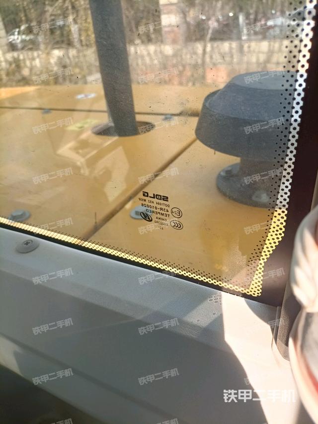 后窗玻璃角標（駕駛室部分）