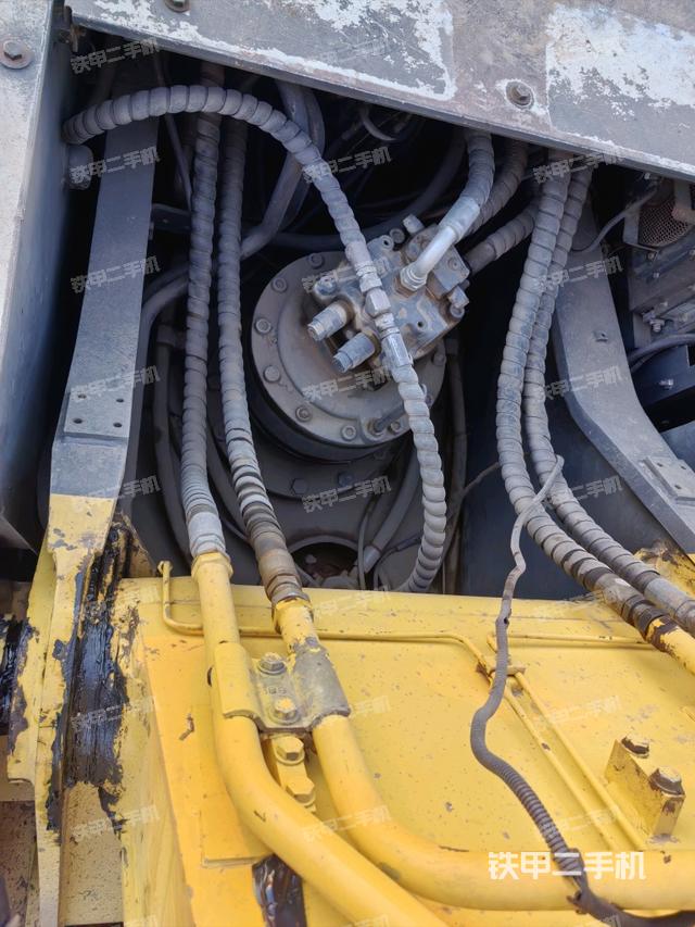 回轉(zhuǎn)馬達和主控閥（整機外觀）